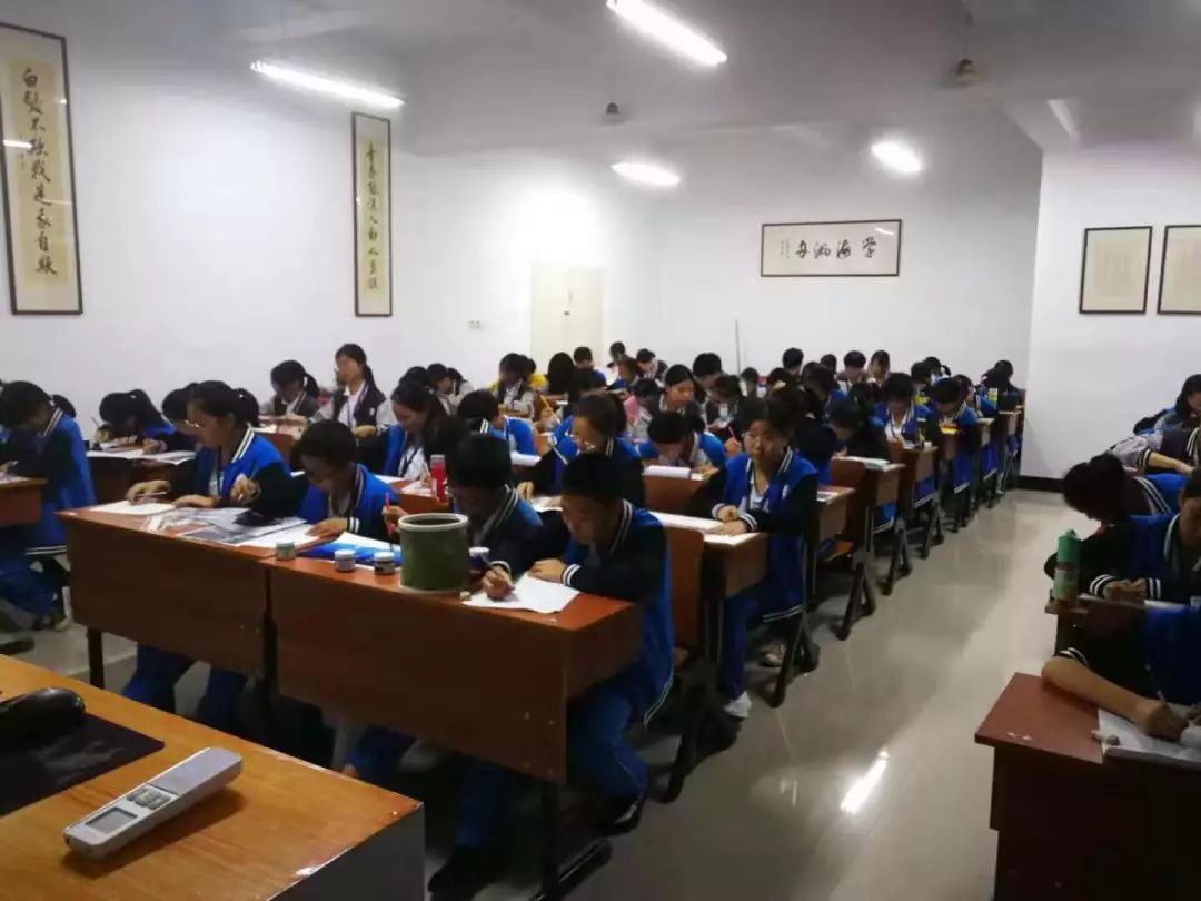 —桃渚中学举行现场绘画比赛