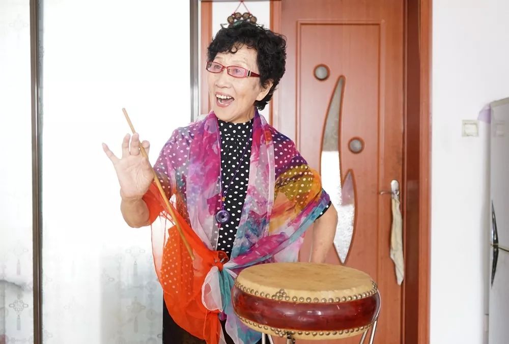 走近青岛非遗胶东大鼓承载梁金华父女两代人的传承记忆