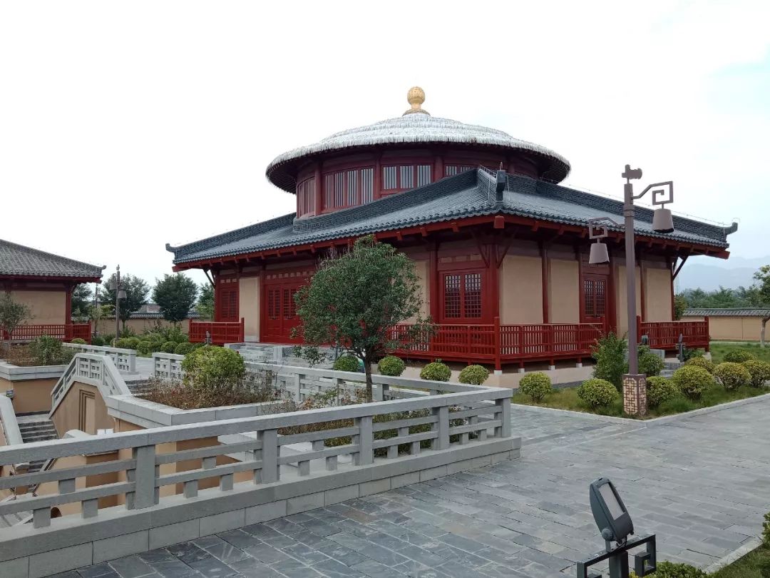 周原遗址(zhouyuan site)位于今陕西省宝鸡市扶风,岐山县一带,是公元