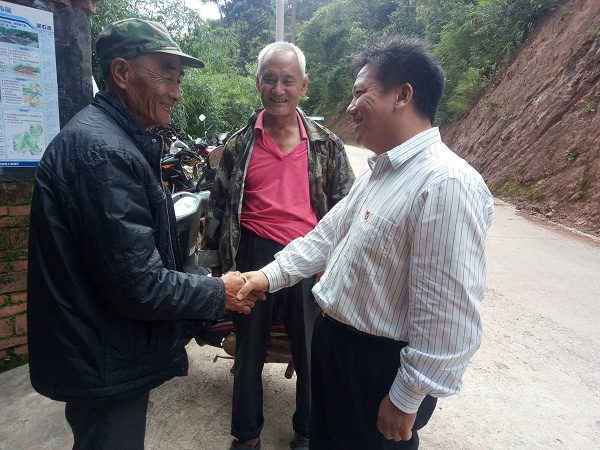 管委会党工委委员,管委会委员的岗位上来到云南普洱景东彝族自治县