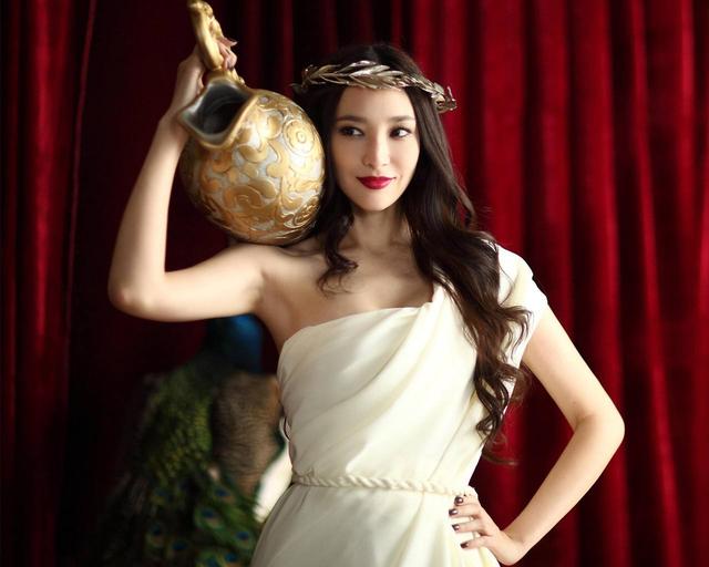 原创自称人间芭比娃娃欠债58亿也要生4胎王思聪加油单亲妈妈