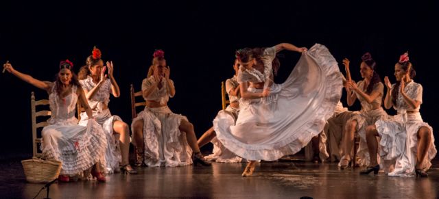 移植为弗拉门戈舞剧版《卡门》 融音乐,舞蹈,歌唱,器乐于一体 节奏感