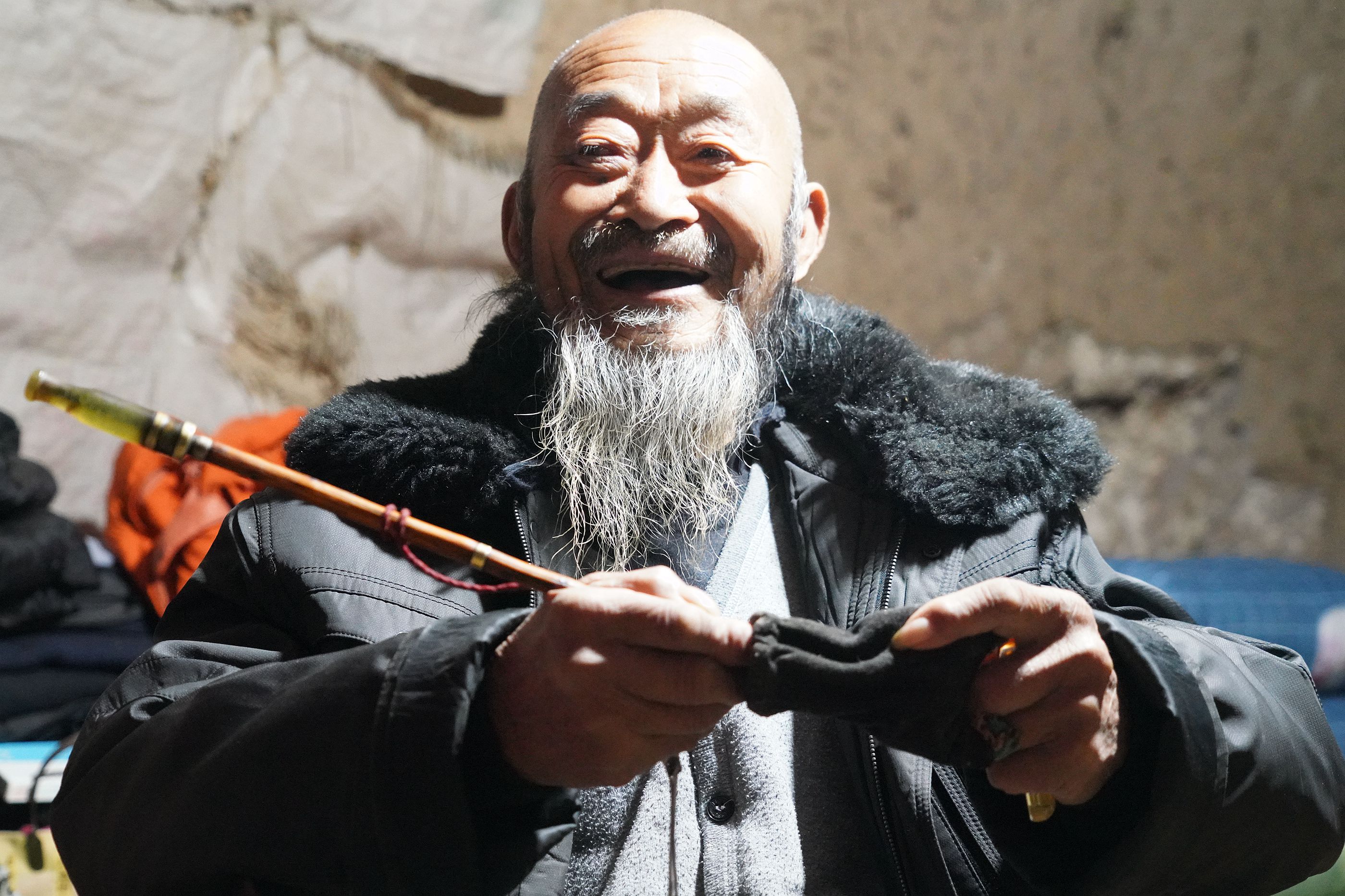 原创山西千年古槐树下住着神仙爷爷银须飘飘吞云吐雾啥样子