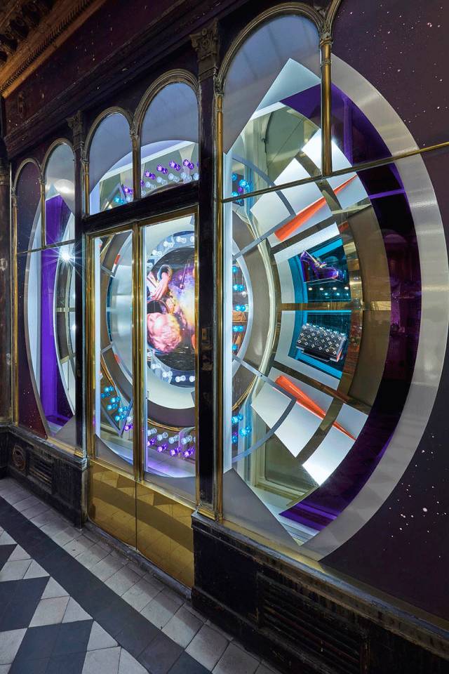 橱窗炫酷的硬核技能未来科技风