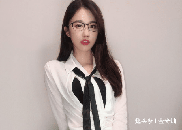 虎牙一姐身材劲爆游戏环节太白莲花男人的心头肉啊