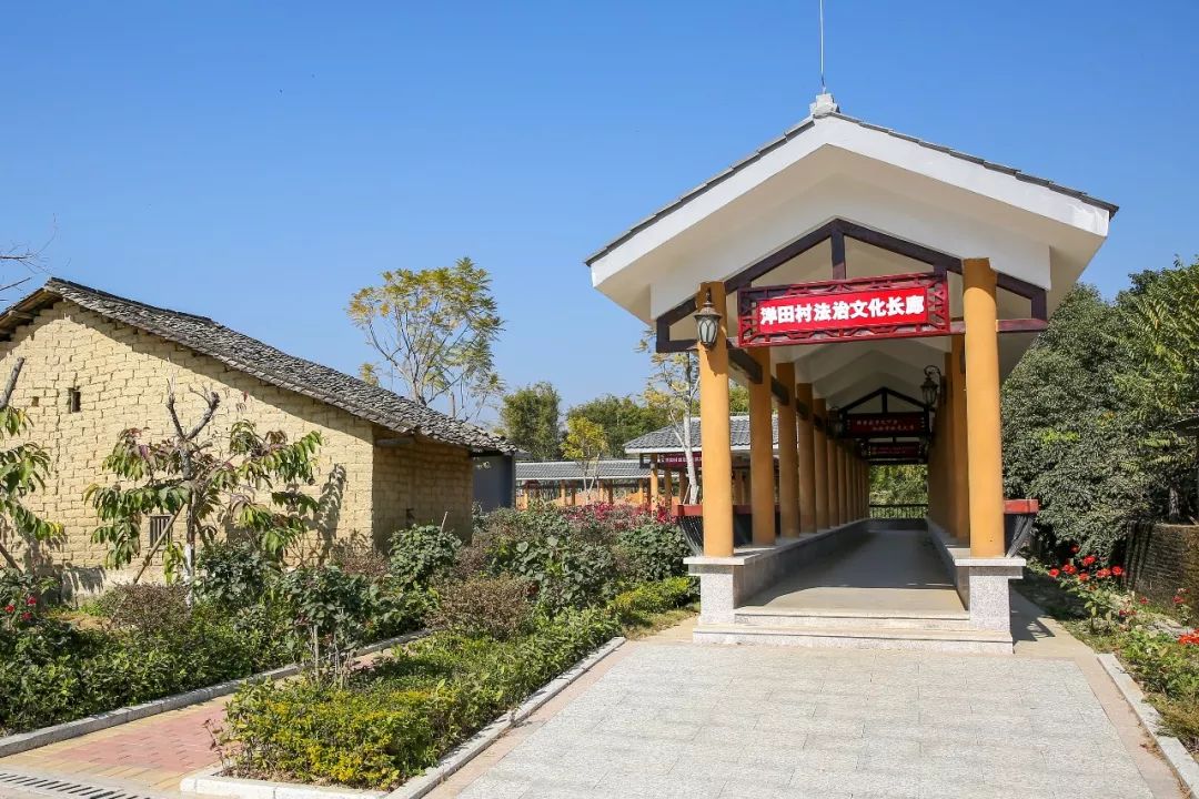 文艺志愿服务队走进洋田村