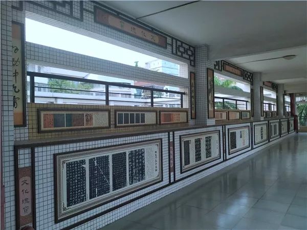 校园一角此外,石(石肯)中学在本土文化资源的开发与利用中,注重把校内