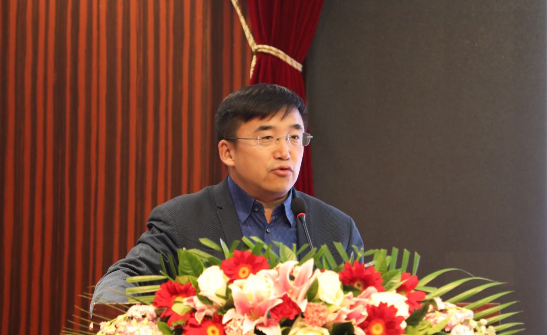 图为梁晓辉介绍《跨国企业在华可持续供应链发展指数研究与发现》中国