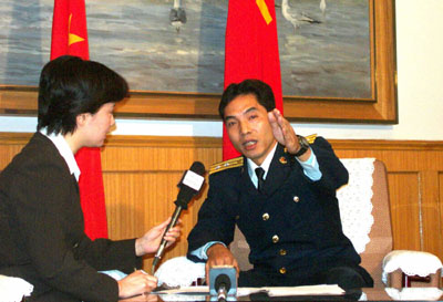 王伟战机被美军机撞毁致坠机,飞行员赵宇目睹全程为何不选择开火