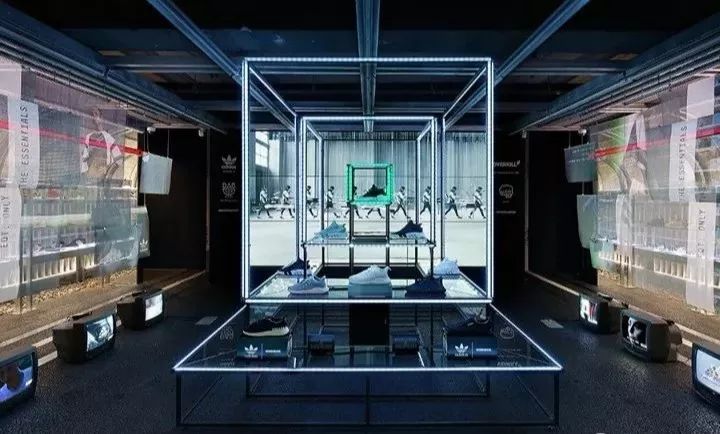 橱窗炫酷的硬核技能未来科技风