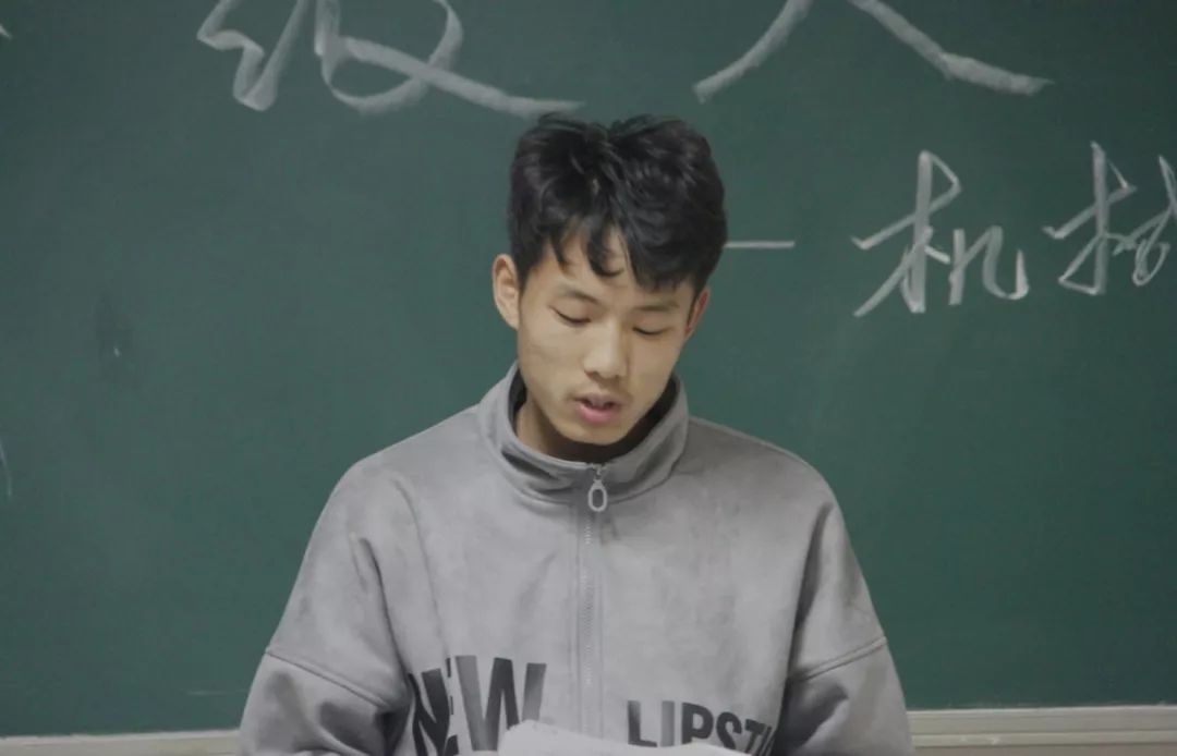 他希望同学们加强复习,端正态度,将规则意识践行到良好的考风中去.