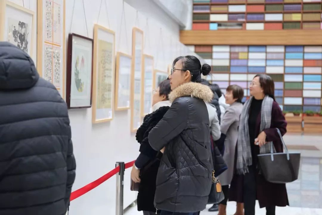 綠雪芽白茶杯日照市圖書館書畫小品展開展