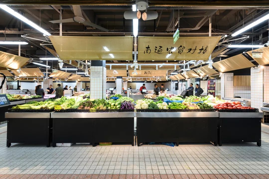 网红爆改菜市场被曝生意惨淡摊位空荡市民控诉设计师改走了我的人间