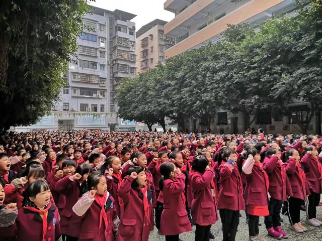 船山区裕丰街小学举行2019第六个国家公祭日升旗仪式
