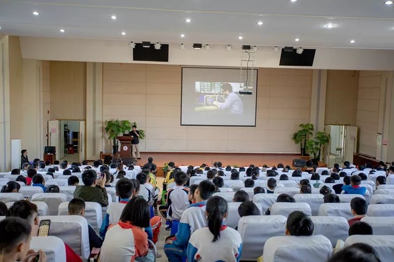 2019年東莞市青少年科技創新大賽頒獎儀式在東莞中學松山湖學校舉行