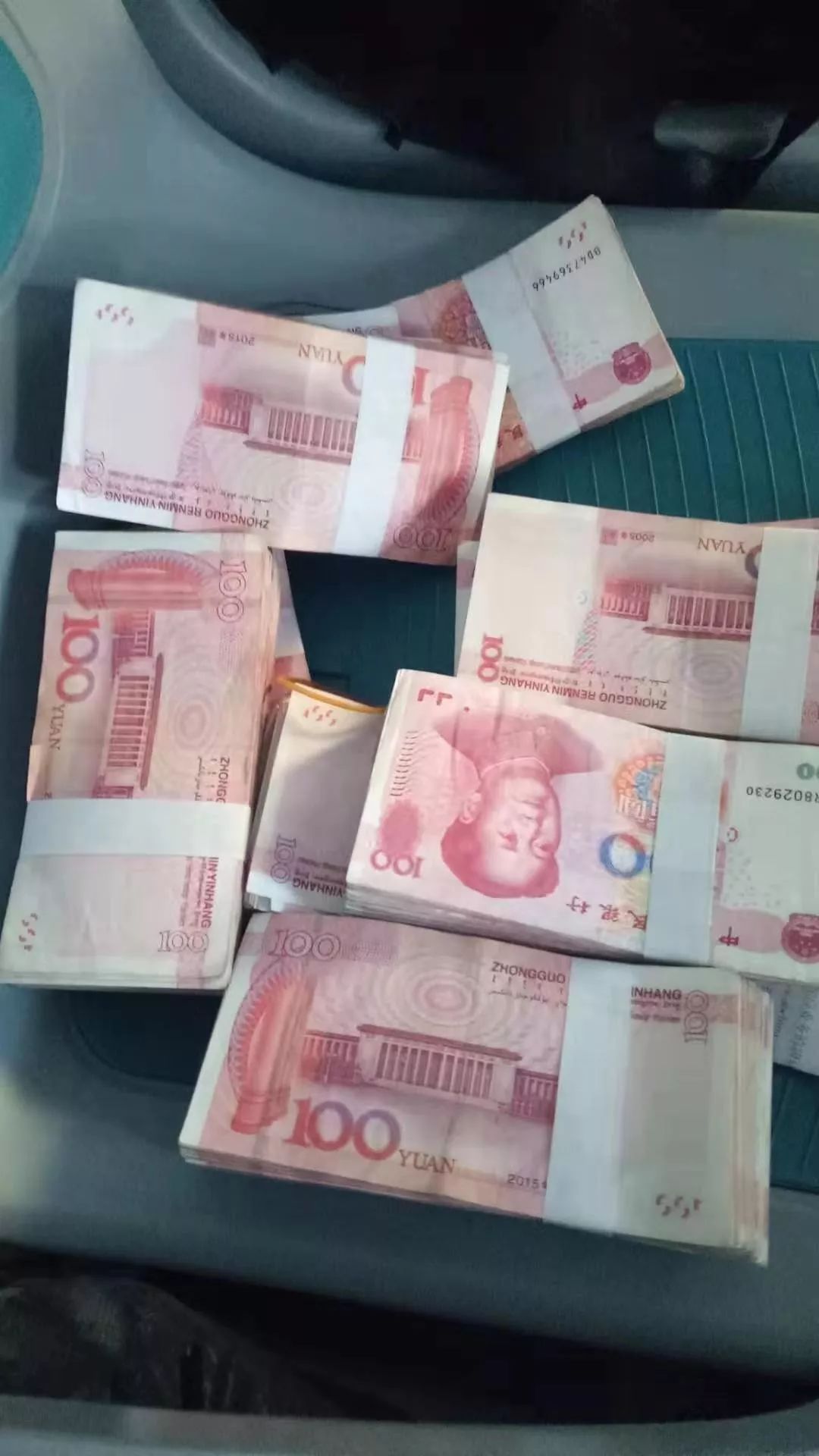 10万一捆的现金图片图片