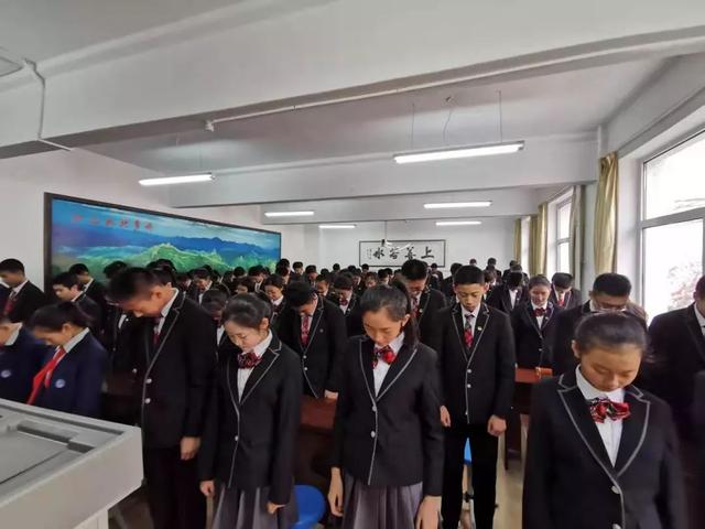 辽宁省大连嘉汇中学举行1213国家公祭日专题组织生活会