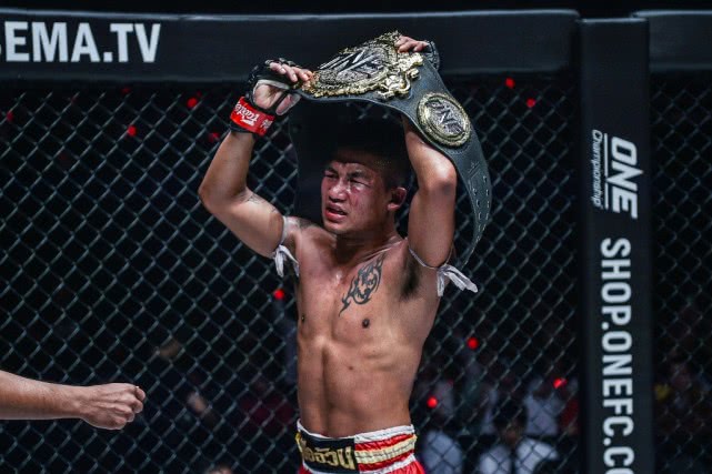 中国拳手在one冠军赛遭遇黑哨?这才是真相_王俊光