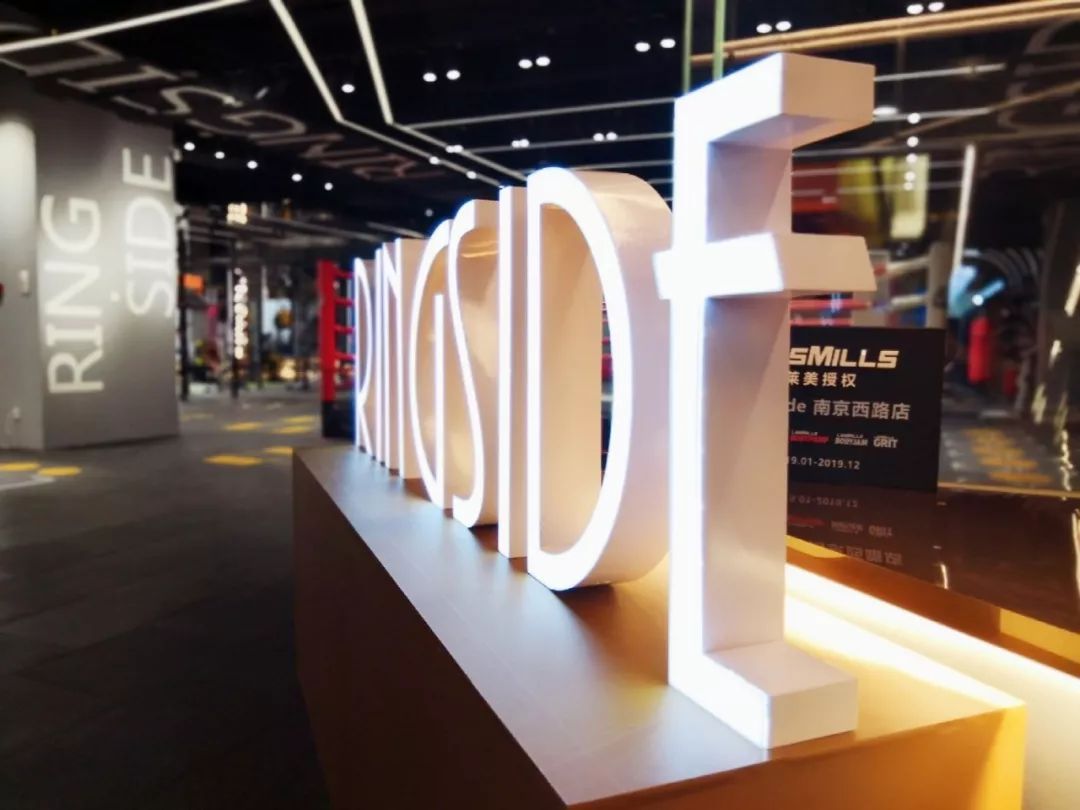 ringside&wbc洲际巅峰赛即将打响 "金童"德拉霍亚现场助阵当晚的头条