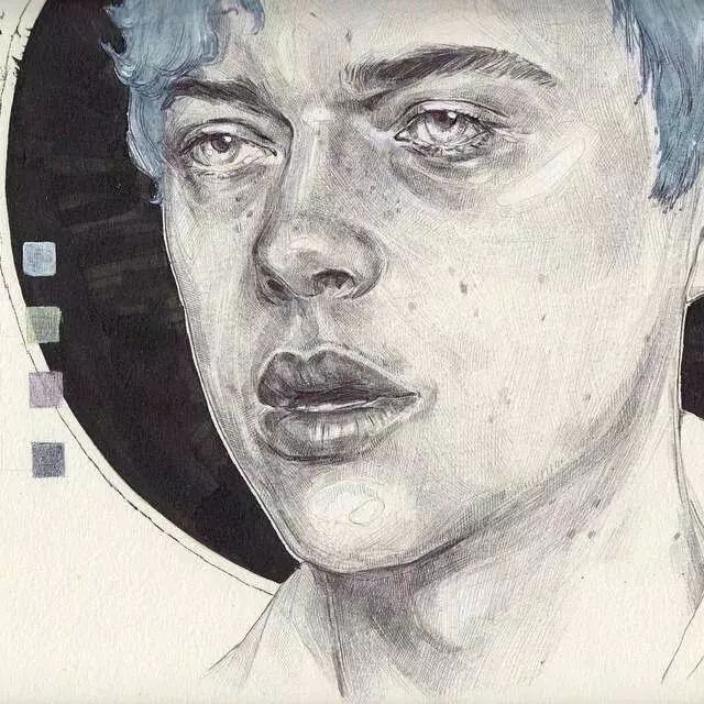 她画在废旧纸张上的素描,吸引了16万粉丝