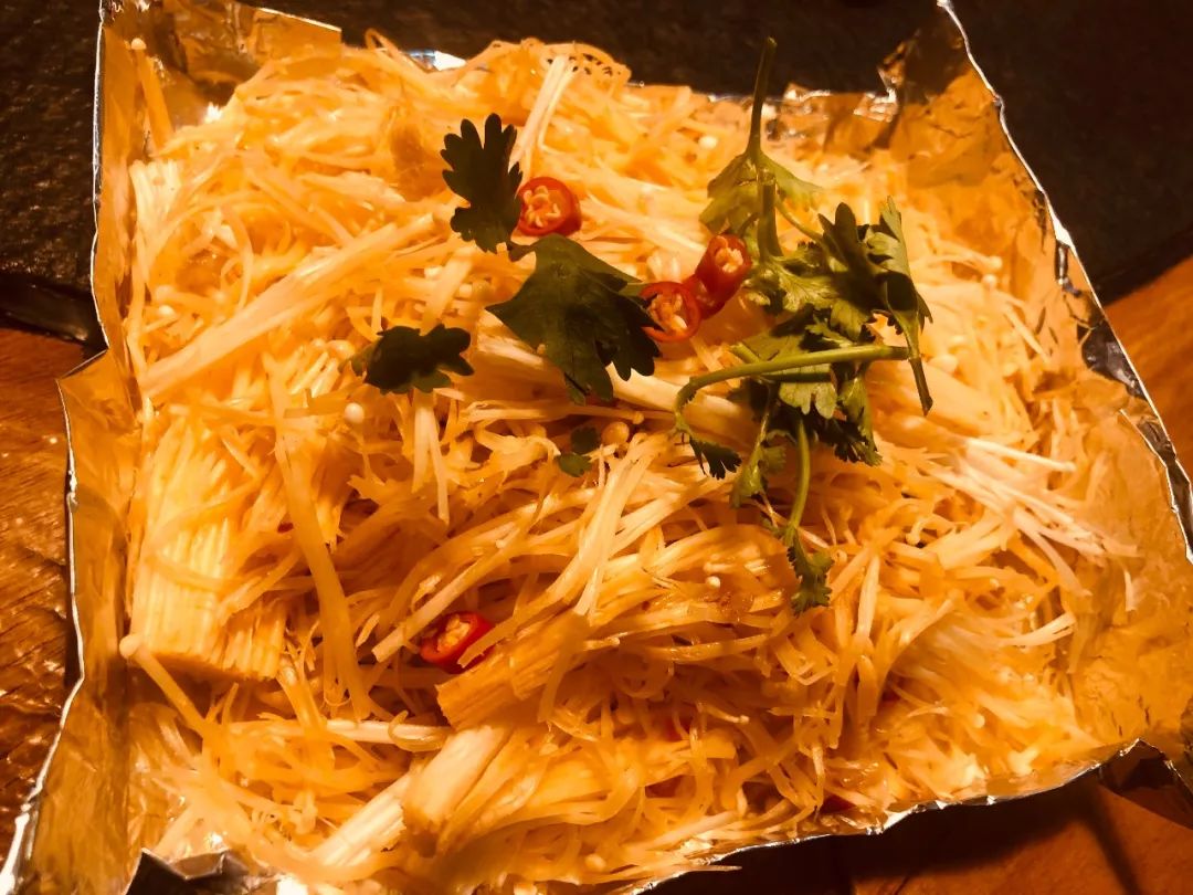 现拌牛肉 汉堡烤肉 酸菜五花肉 一米长土豆丝