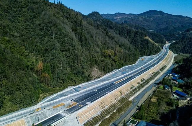 交通限制了我对鹤峰的想象