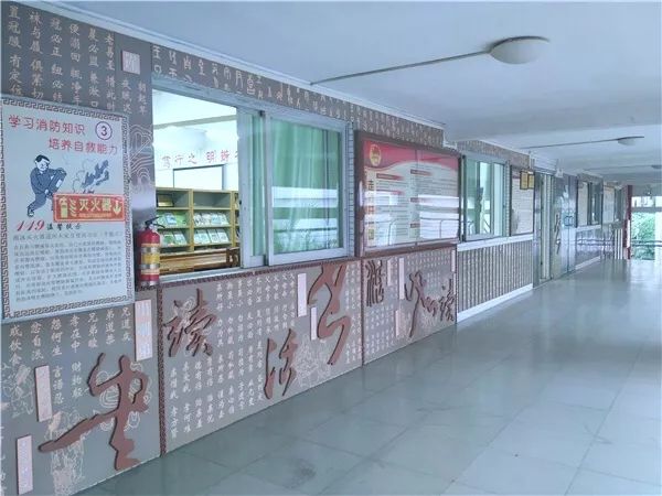 校园一角此外,石(石肯)中学在本土文化资源的开发与利用中,注重把校内