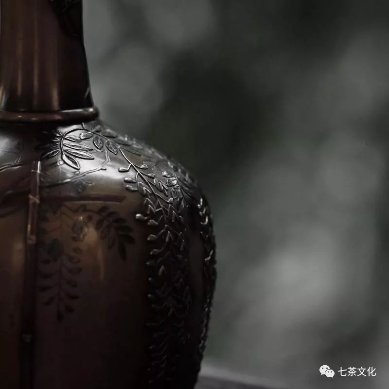 鉴赏丨绍美荣佑金工花瓶 金谷