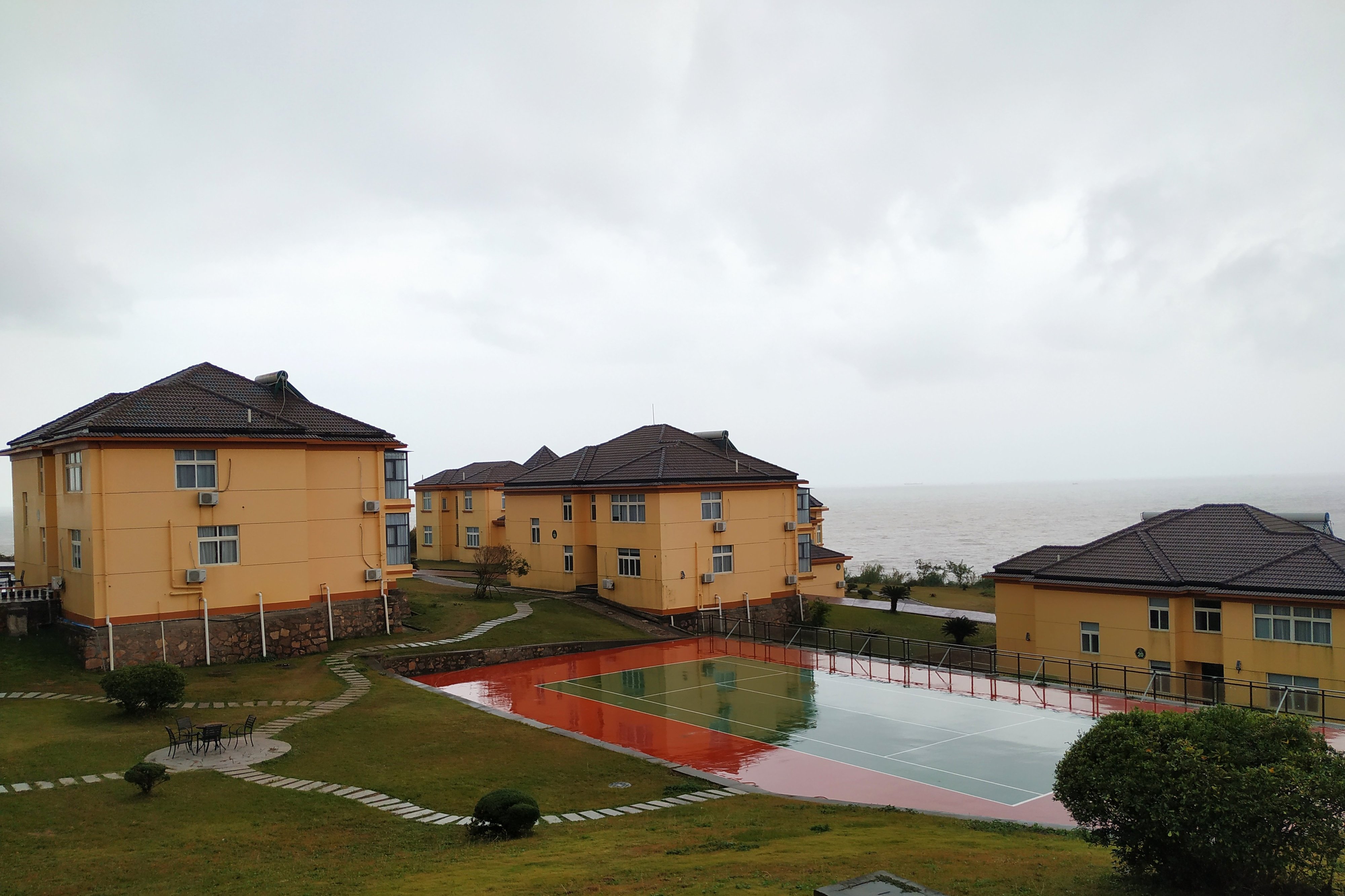 我们在浙江大陈岛住的海景别墅,带海边泳池,猜猜一晚多少钱?