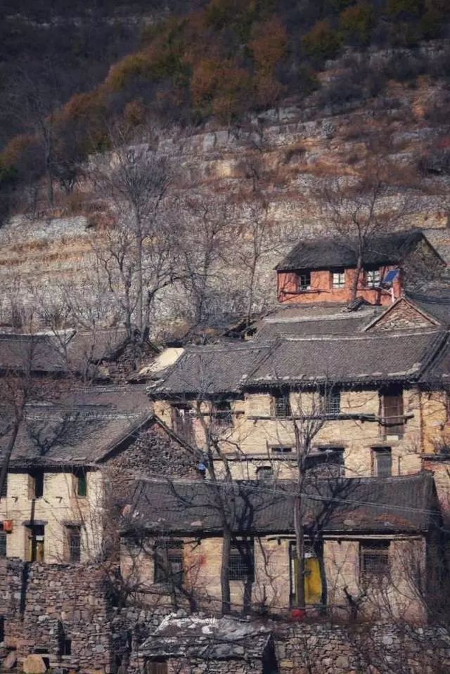 山西河南交界山村,千万层石片砌成房子,蜿蜒叠嶂石砌梯田