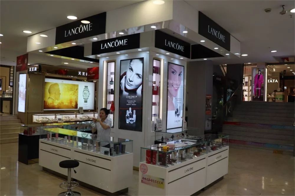 莲都区化妆品"百千万"美丽消费示范经营店展示(一)_专柜