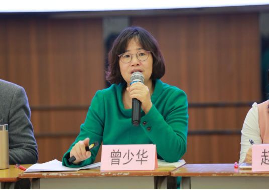 最后,广州市海珠区名师曾少华老师对两堂课进行了针对性的课堂点评,既