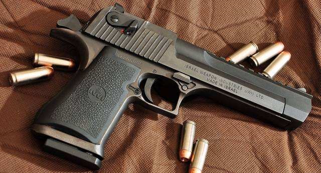 沙漠之鹰一枪打死大象被称手枪之王为何没有军队使用