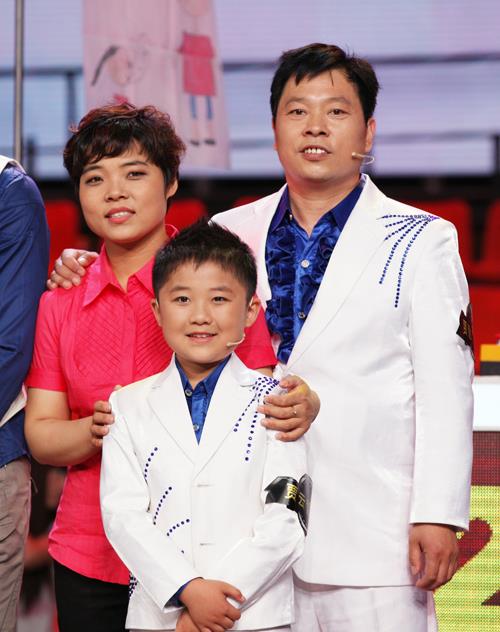 他是《还珠格格》中的东儿,五岁身高70厘米重40斤,现成如此_贾云哲