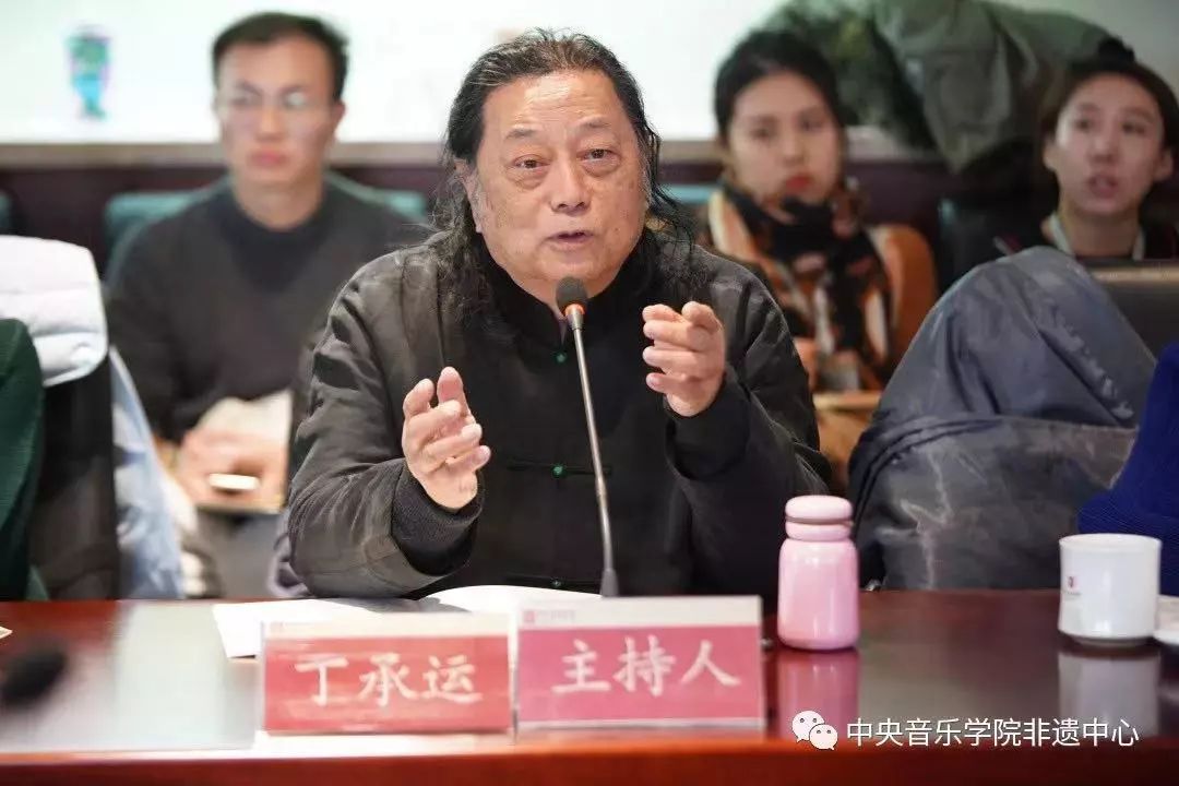 武汉音乐学院音乐学系教授丁承运希望,不要把浮躁带到古琴的表演中.