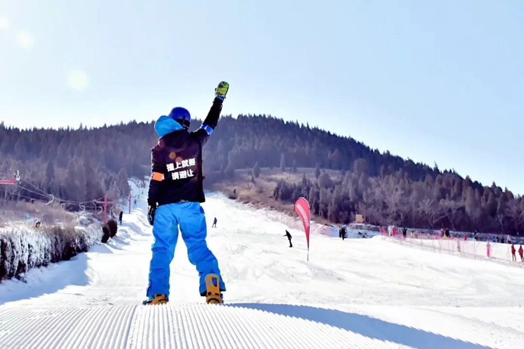 滑雪季丨青州驼山滑雪场开始试营业可以来滑雪啦