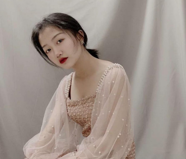 原创还记得变形计梁小友吗如今发展成网红化浓妆像是小公主