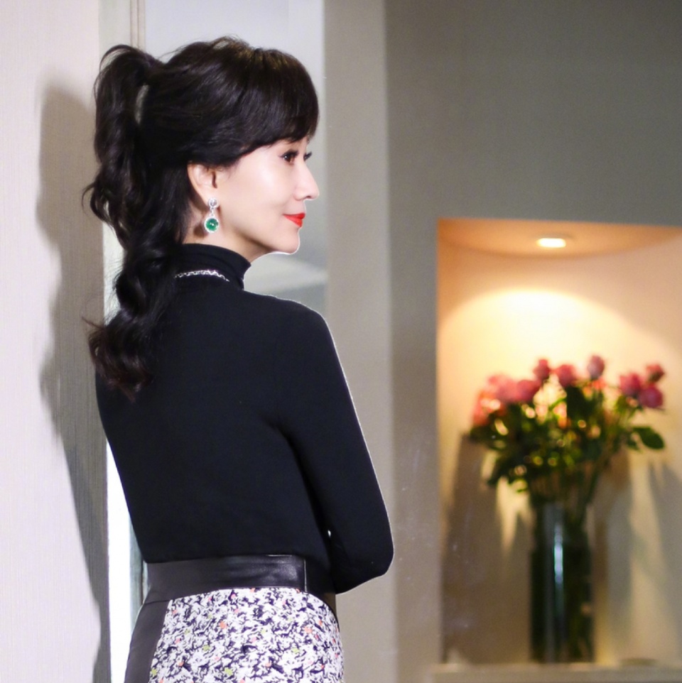 中国第一古典美女赵雅芝63年来为何独宠翡翠?