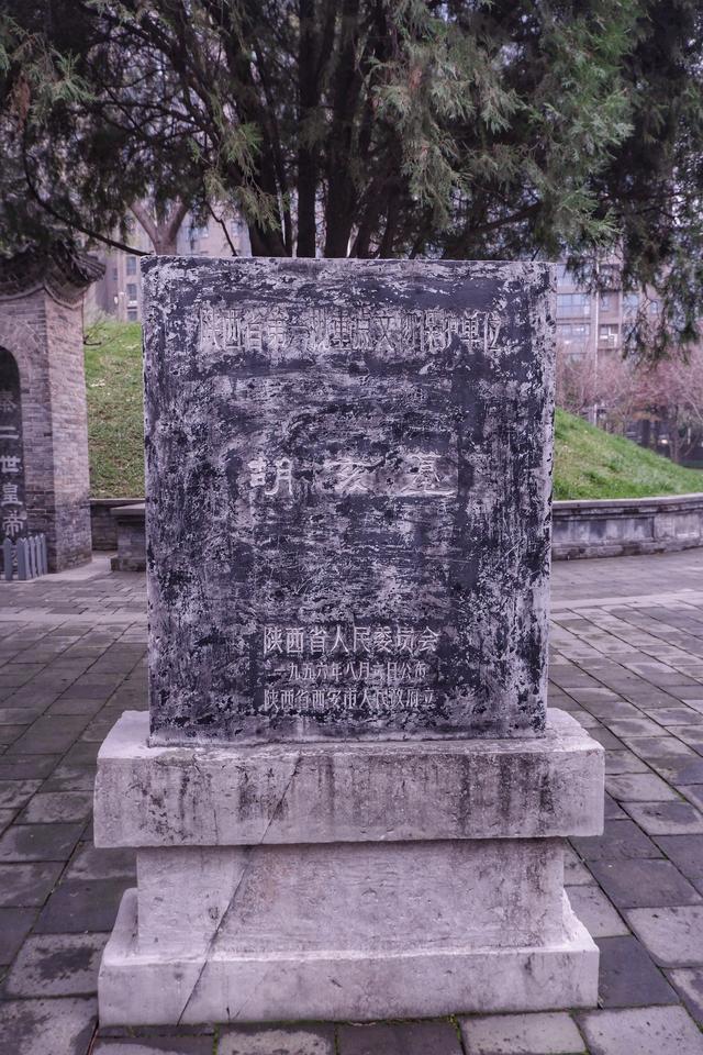 胡亥的悲惨下场在一开始已经埋下伏笔,在位期间一直为赵高傀儡,施行