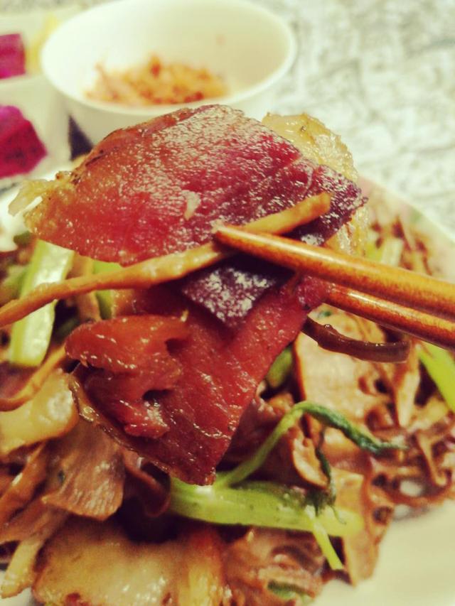 不放一滴油,未加一味调料,这道湖南家乡炒菜,鲜香可口,忒下饭