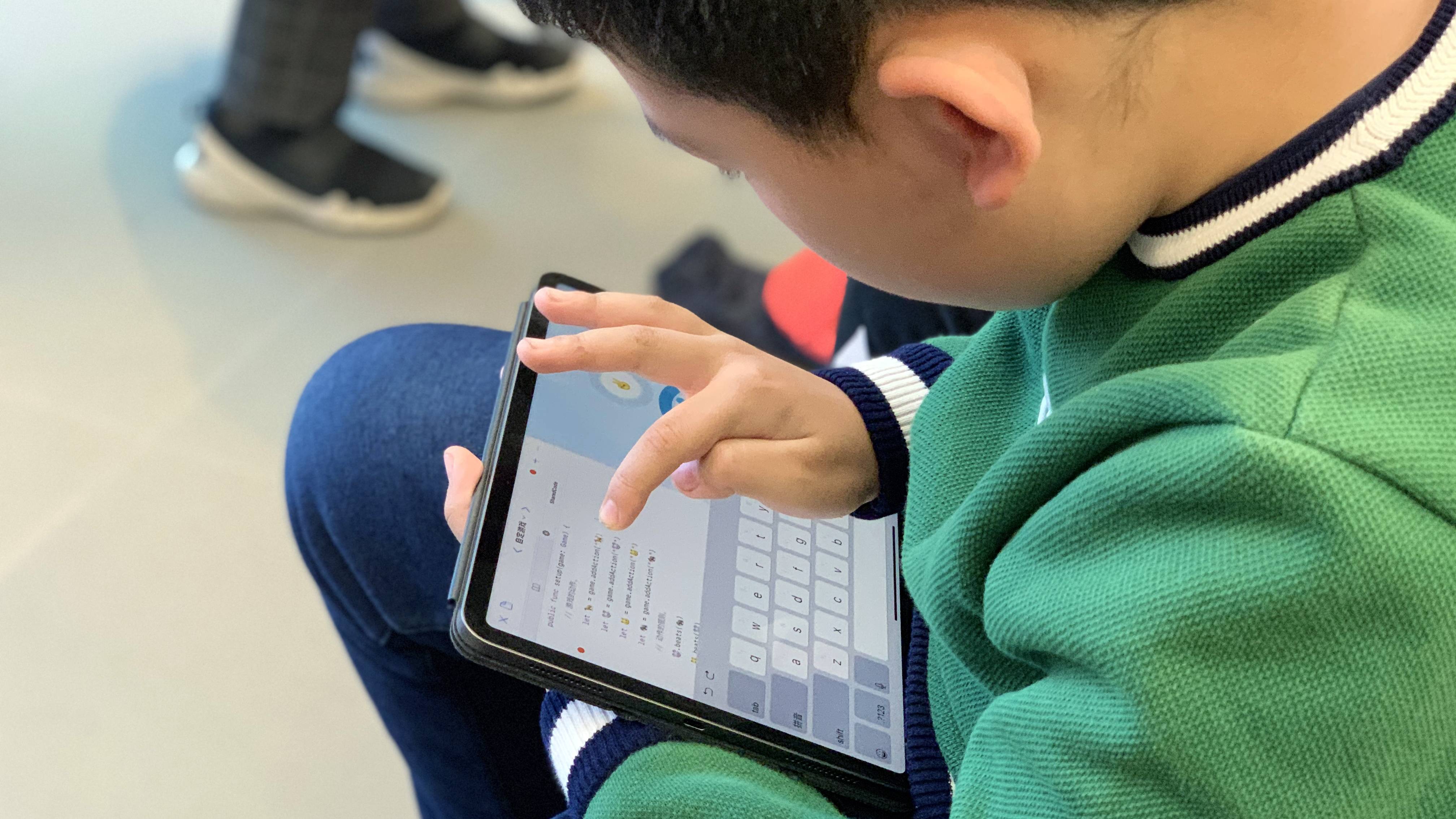 8 岁收获 b 站百万播放量,他靠的是在 ipad 上教你编程