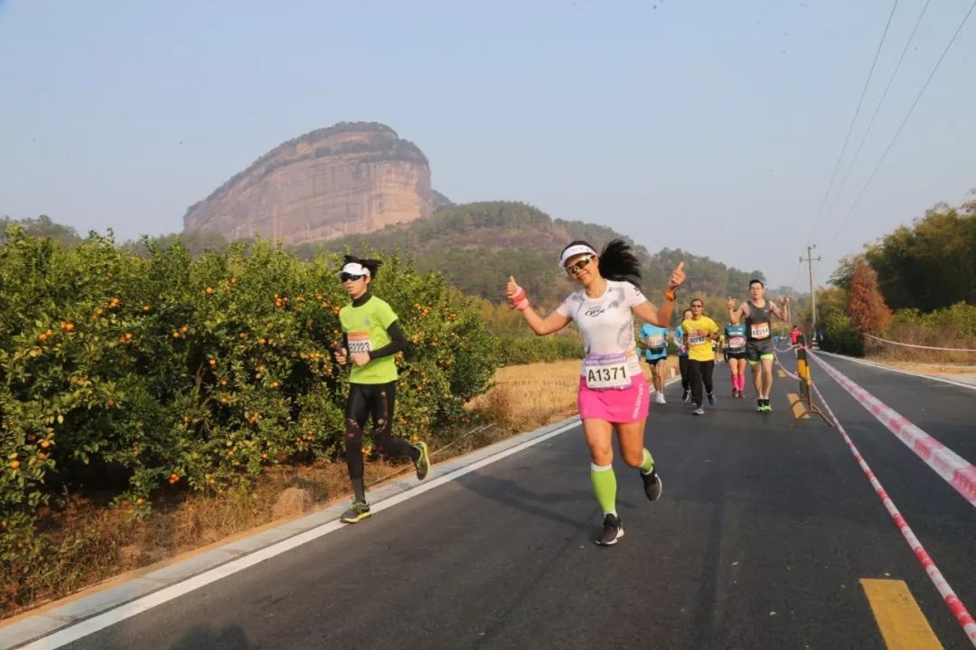 直击现场2019丹霞山国际山地马拉松赛燃情开跑