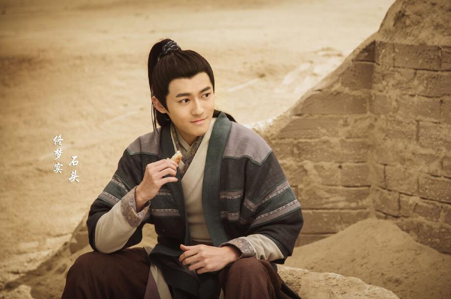 出演热播剧《庆余年》配角,荣登微博热搜_佟梦实