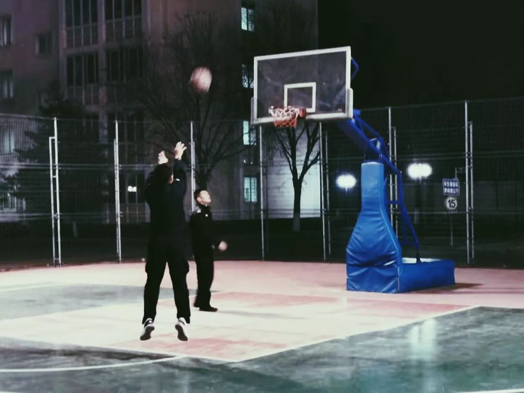 2441期八点后的公大有你不曾留意的风情万种