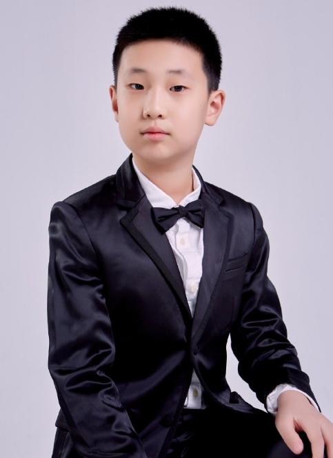 9岁林大俊近照曝光,父子五官如复制粘贴,简直是缩小版的林永健_网友