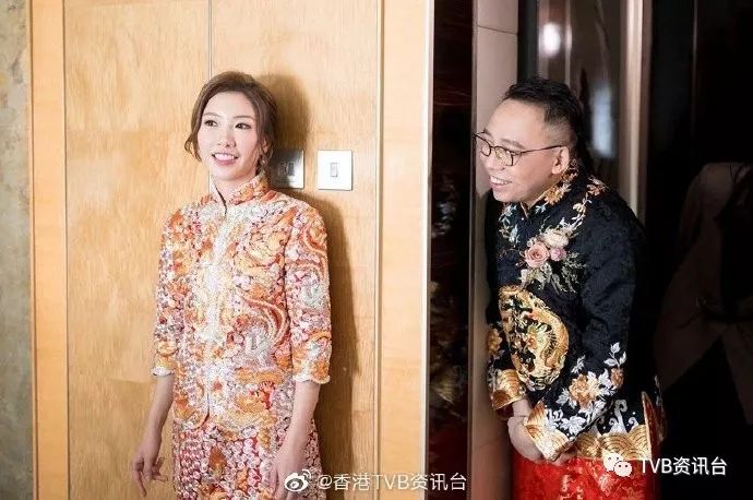 唐诗咏爆料!c君起身见老婆刷牙超幸福