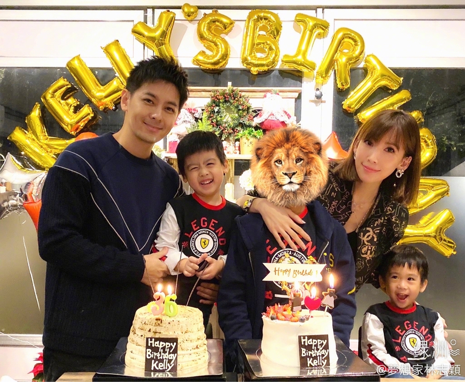 林志颖晒一家五口合照为娇妻庆生 kimi被贴纸挡脸