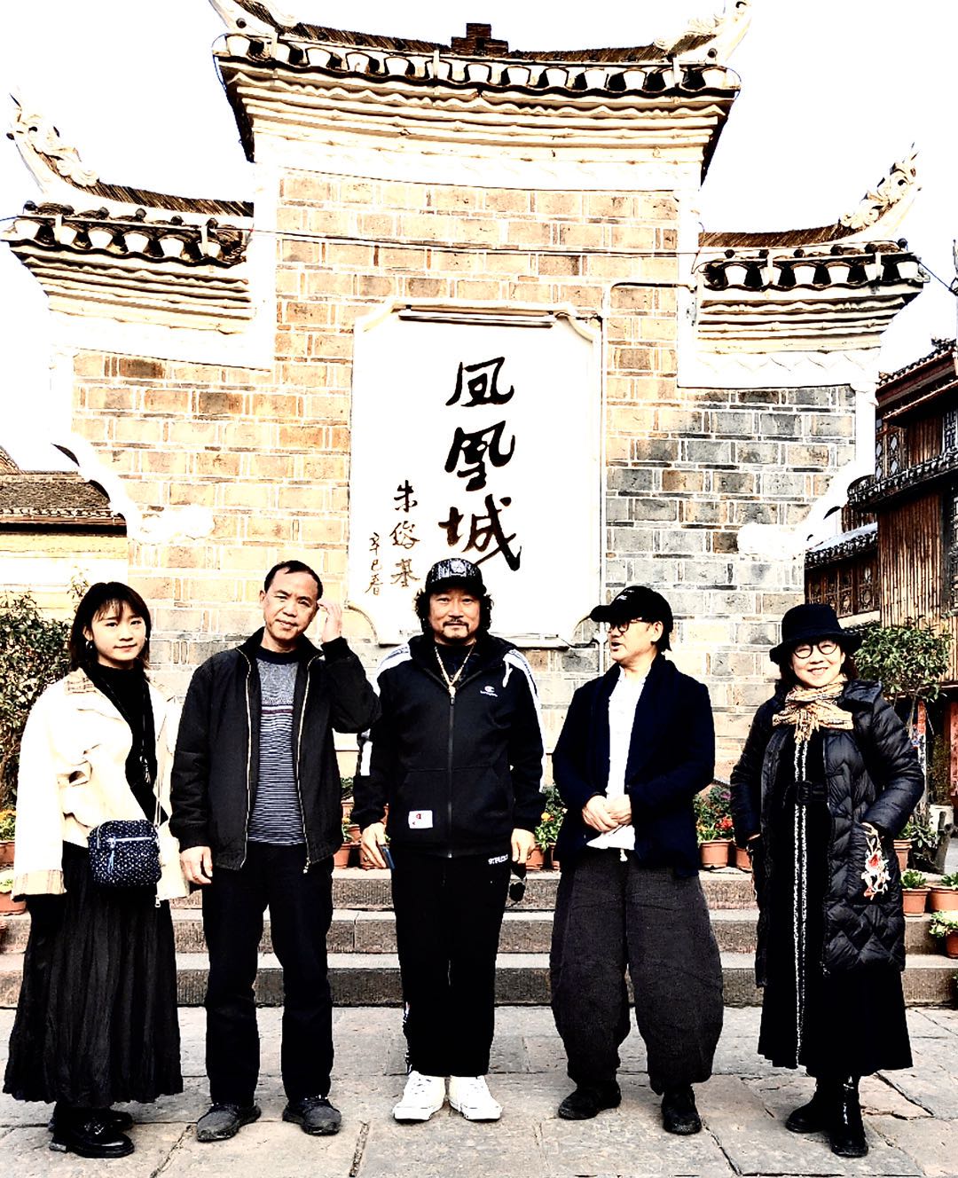 导演郭宜林与电影学院教授朱雪梅徒步数十公里寻找神奇女孩唐羽荟
