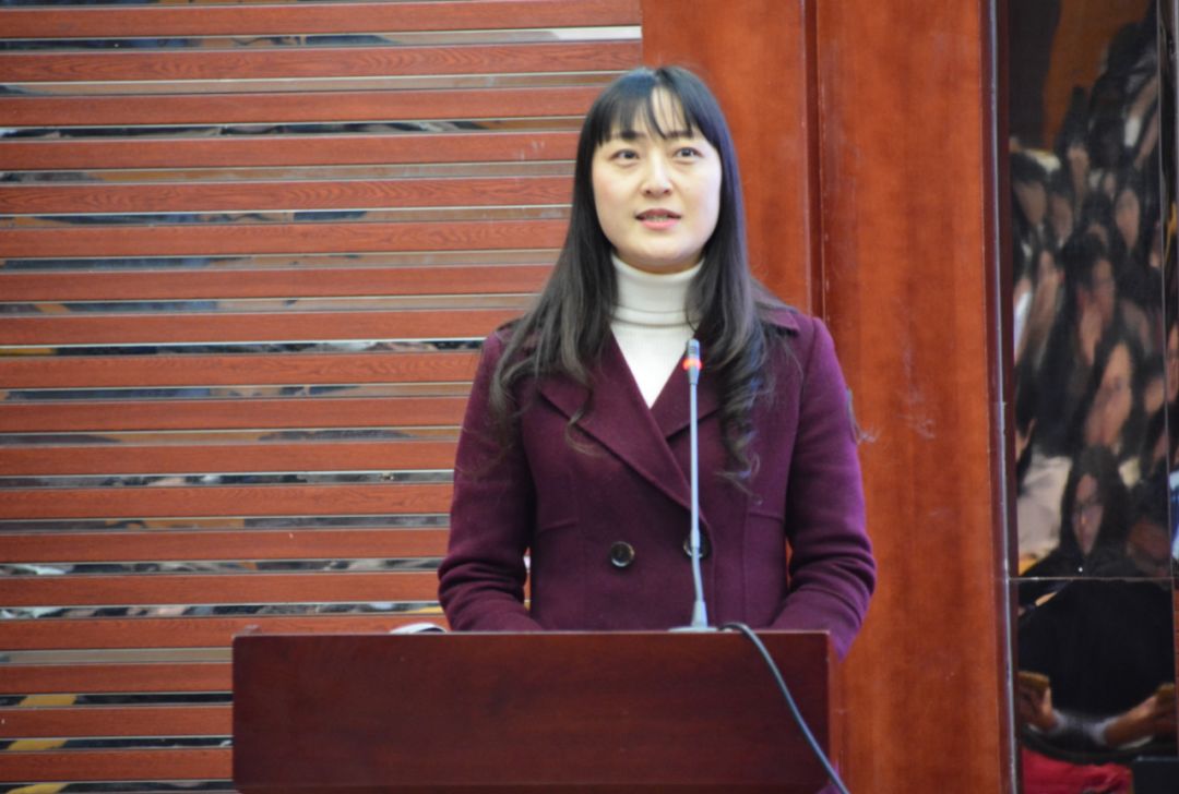 马娟介绍经验~官渡区第二中学的陈林讲述了自己从学生走向教师岗位的