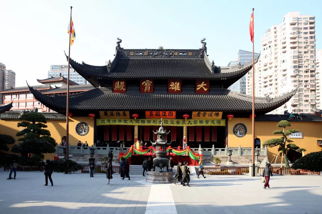 礼请法师公历2019年12月15日,农历己亥年冬月廿,上海玉佛禅寺举行熏坛